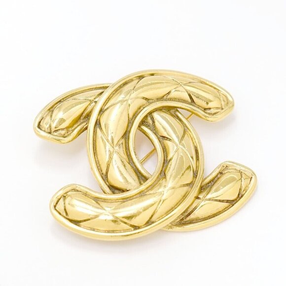 CHANEL CC Logo Quilted Matelasse Brooch Gold Tone Pin Auth #32524 - Picture 2 of 4